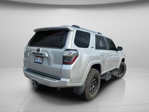 Used 2019 Toyota 4Runner SR5 AWD/4WD image 5