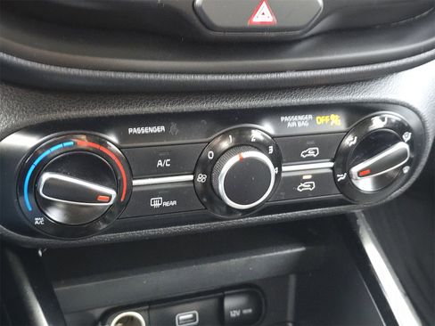 Used 2022 Kia Soul LX image 22