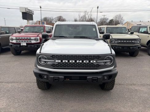 New 2025 Ford Bronco Badlands image 9