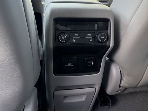 Used 2017 GMC Acadia SLT image 27