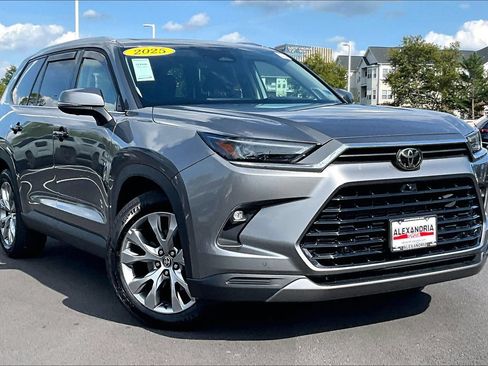 Used 2025 Toyota Grand Highlander AWD image 2