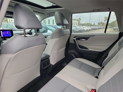 Used 2025 Toyota RAV4 XLE Premium image 5