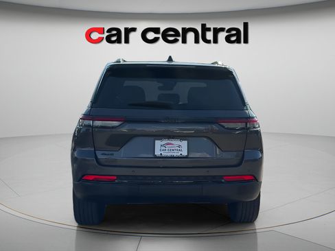 Used 2023 Jeep Grand Cherokee Altitude AWD/4WD image 4