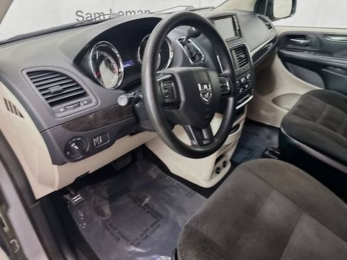Used 2018 Dodge Grand Caravan SE w/ UConnect Hands-Free Group FWD image 9