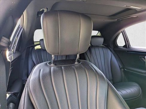 Used 2022 Mercedes-Benz S 500 4MATIC w/ AMG Line Package image 14