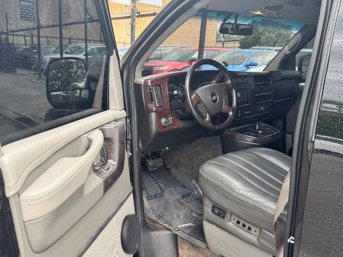 Used 2014 Chevrolet Express 2500 Extended RWD image 9