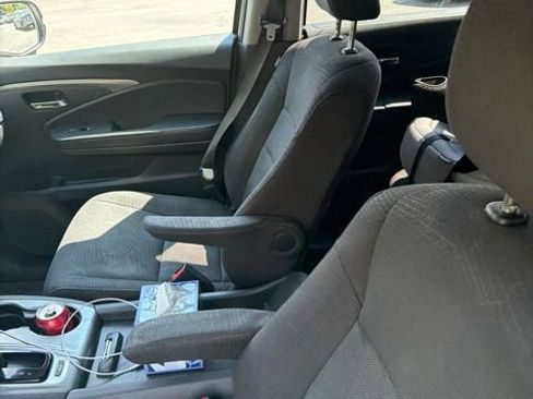 Used 2017 Honda Pilot EX image 9