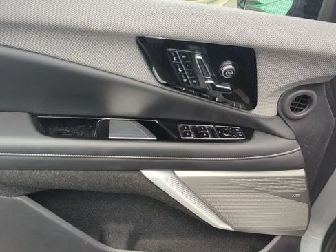 Used 2025 Cadillac Optiq Sport 2 w/ LPO, Floor Liner Package AWD/4WD image 10