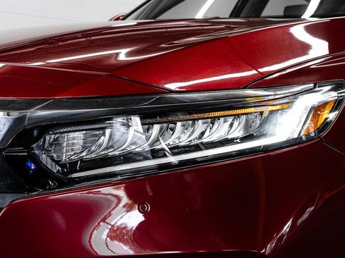 Used 2018 Honda Accord Touring image 9