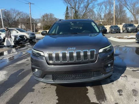 Used 2019 Jeep Cherokee Latitude Plus w/ Cold Weather Group image 3