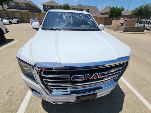 Used 2022 GMC Yukon XL SLT w/ SLT Premium Package AWD/4WD image 2