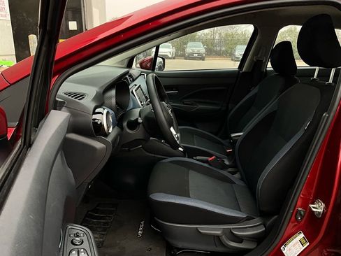 Used 2025 Nissan Versa SV image 10