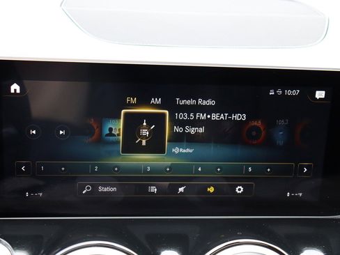Used 2020 Mercedes-Benz GLB 250 w/ Premium Package image 36