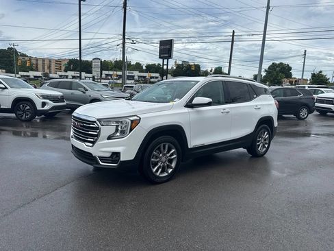 Used 2024 GMC Terrain SLT AWD/4WD image 3