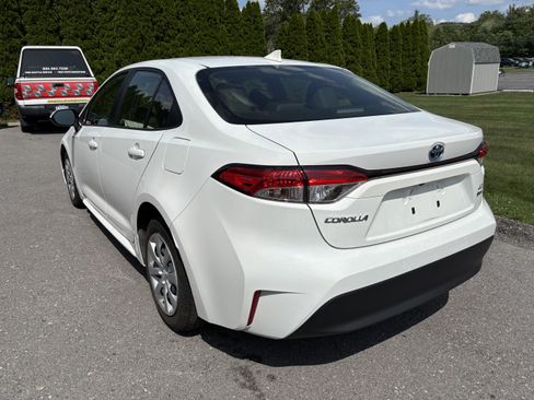 Used 2025 Toyota Corolla LE FWD image 6
