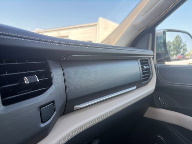 Used 2022 Ford Expedition Max Platinum AWD/4WD image 19