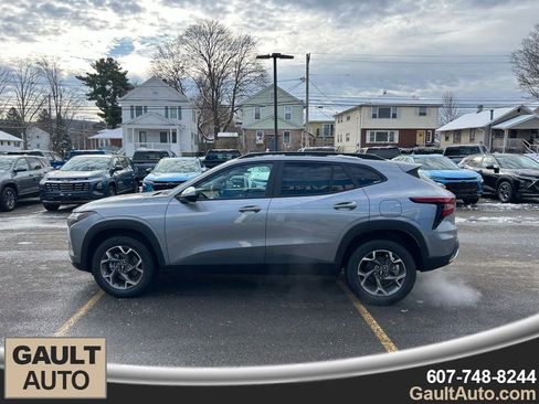 New 2026 Chevrolet Trax LT w/ Driver Confidence Package image 6