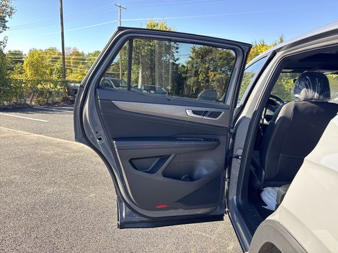 New 2026 Volkswagen Atlas Cross Sport SE image 28