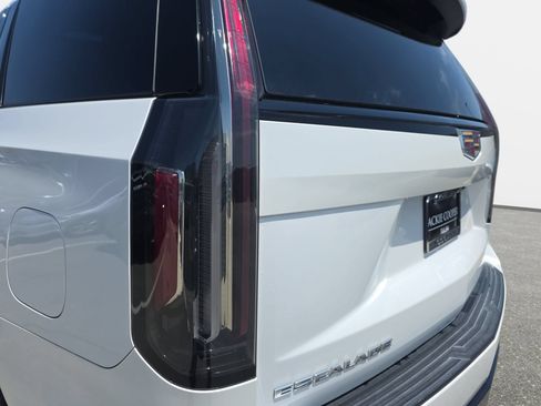 Used 2023 Cadillac Escalade Sport w/ Touring Package AWD/4WD image 33