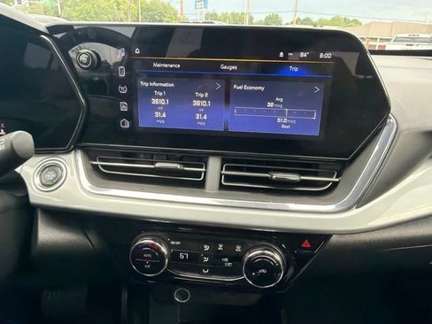 Used 2025 Chevrolet Trax LT FWD image 49