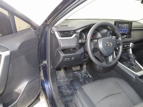 Used 2021 Toyota RAV4 XLE image 40