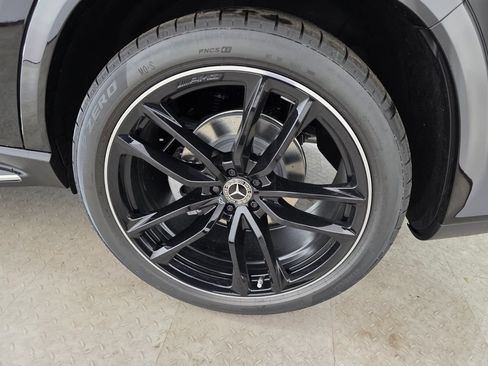 New 2026 Mercedes-Benz GLS 580 4MATIC image 16