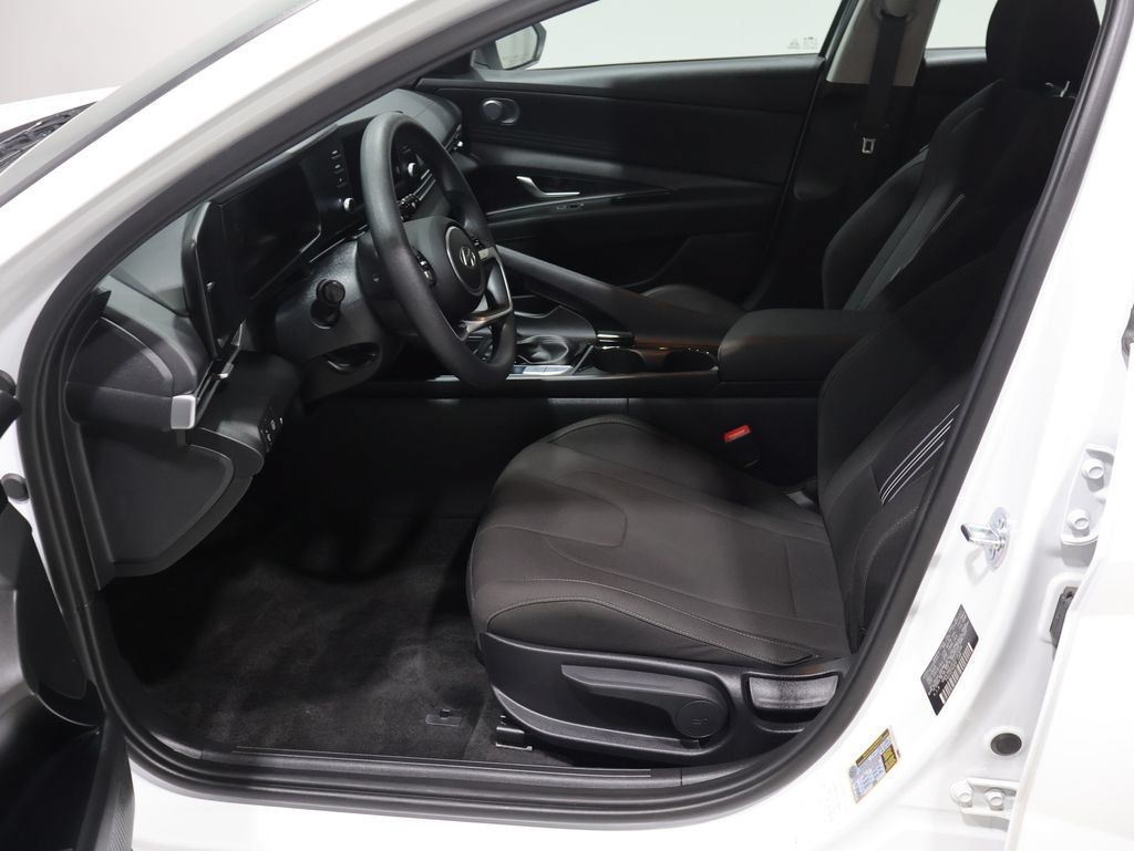 Used 2026 Hyundai Elantra Hybrid FWD image 11