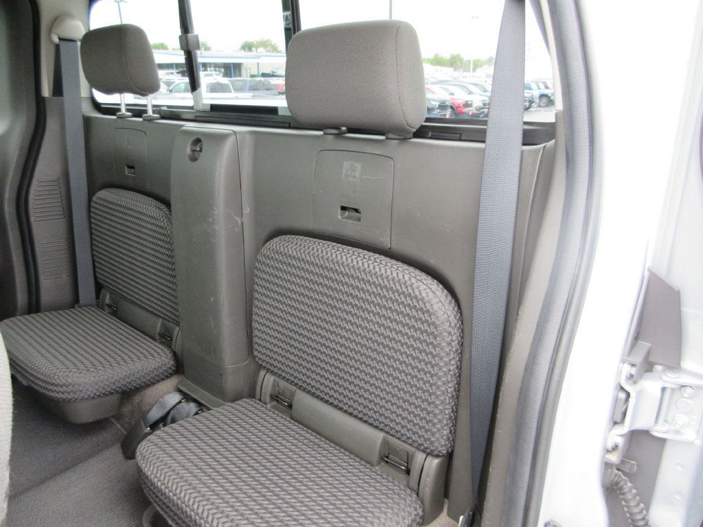 Used 2011 Nissan Frontier SV AWD/4WD image 16