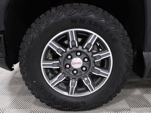 Used 2024 GMC Sierra 1500 AT4 w/ Technology Package image 32