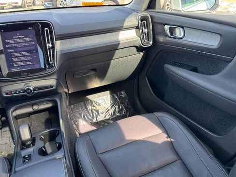 Certified 2025 Volvo XC40 B5 Core image 16
