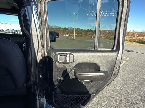 Used 2019 Jeep Wrangler Unlimited Sport image 20