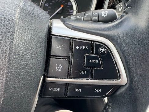 Used 2022 Toyota Highlander XLE image 19