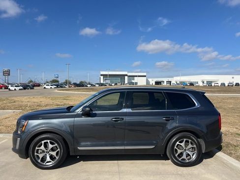 Used 2020 Kia Telluride EX image 3