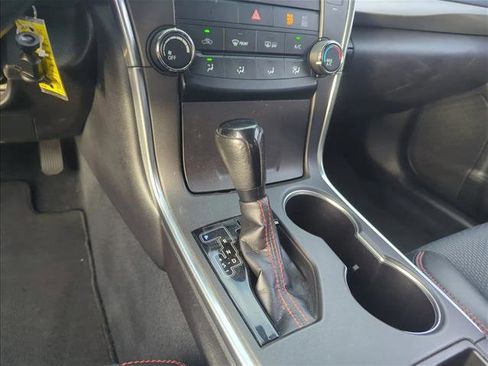 Used 2017 Toyota Camry SE image 7