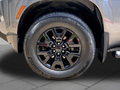 Certified 2023 Nissan Frontier SV w/ Midnight Edition Package AWD/4WD image 10
