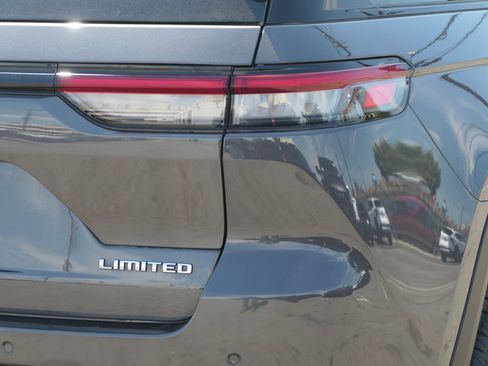 Used 2023 Jeep Grand Cherokee Limited w/ Luxury Tech Group II RWD image 4