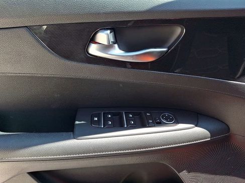 Used 2023 Kia Forte GT-Line w/ GT-Line Premium Package FWD image 11