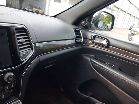 Used 2019 Jeep Grand Cherokee Overland RWD image 25