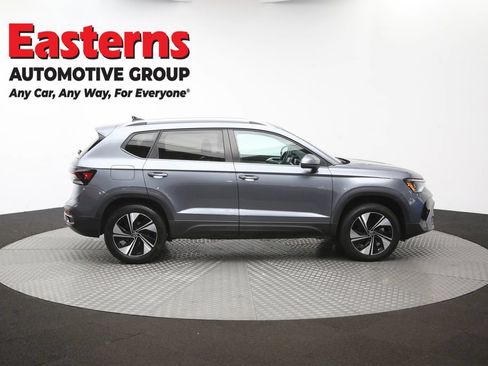 Used 2025 Volkswagen Taos SE AWD/4WD image 43