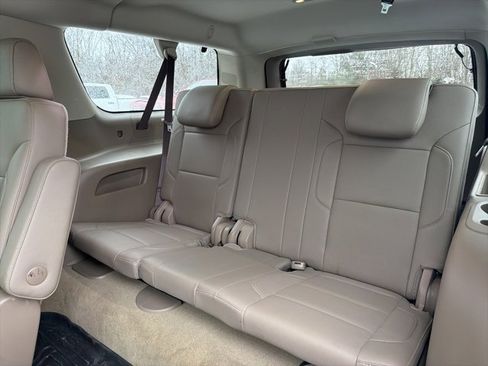 Used 2017 Chevrolet Suburban Premier image 15