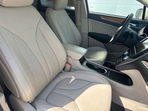Used 2017 Lincoln MKC Select w/ Select Plus Package FWD image 33