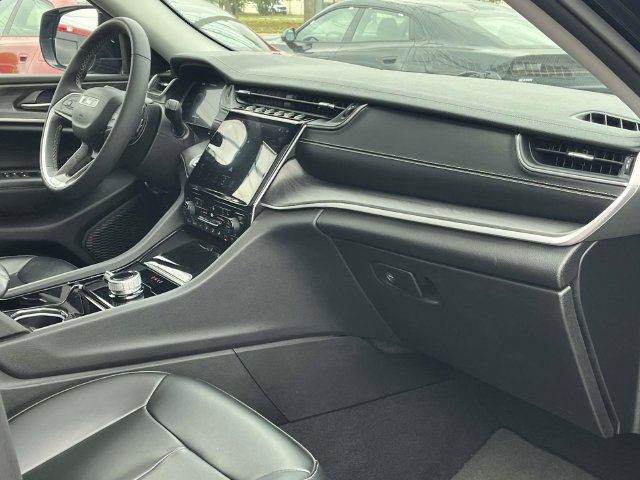 Used 2023 Jeep Grand Cherokee L Limited AWD/4WD image 27