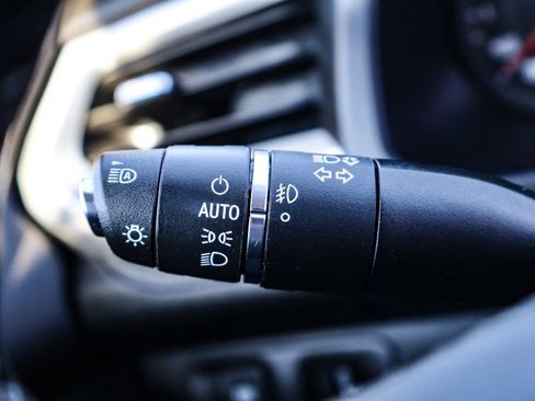 Used 2023 GMC Acadia SLT image 27