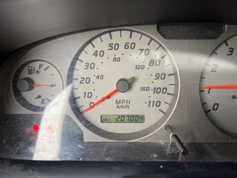 Used 2001 Nissan Frontier SE image 12