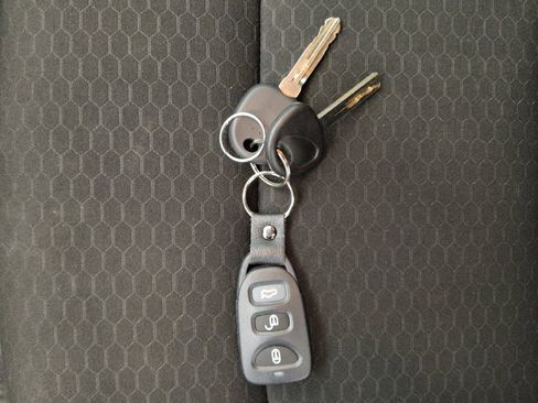 Used 2019 Hyundai Elantra SE w/ Cargo Package image 32