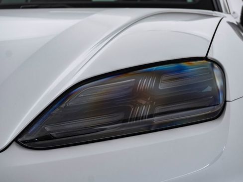 Certified 2025 Porsche Macan 4S Electric AWD/4WD image 7
