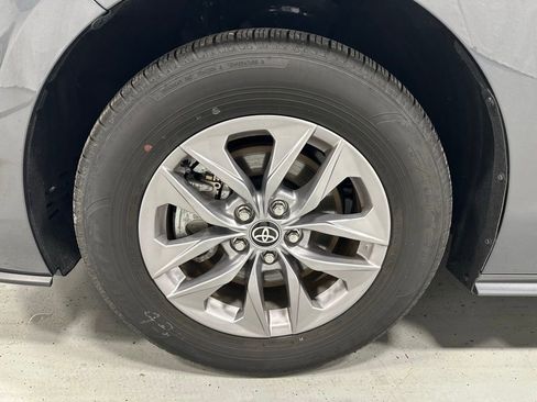 Used 2025 Toyota Sienna LE image 68