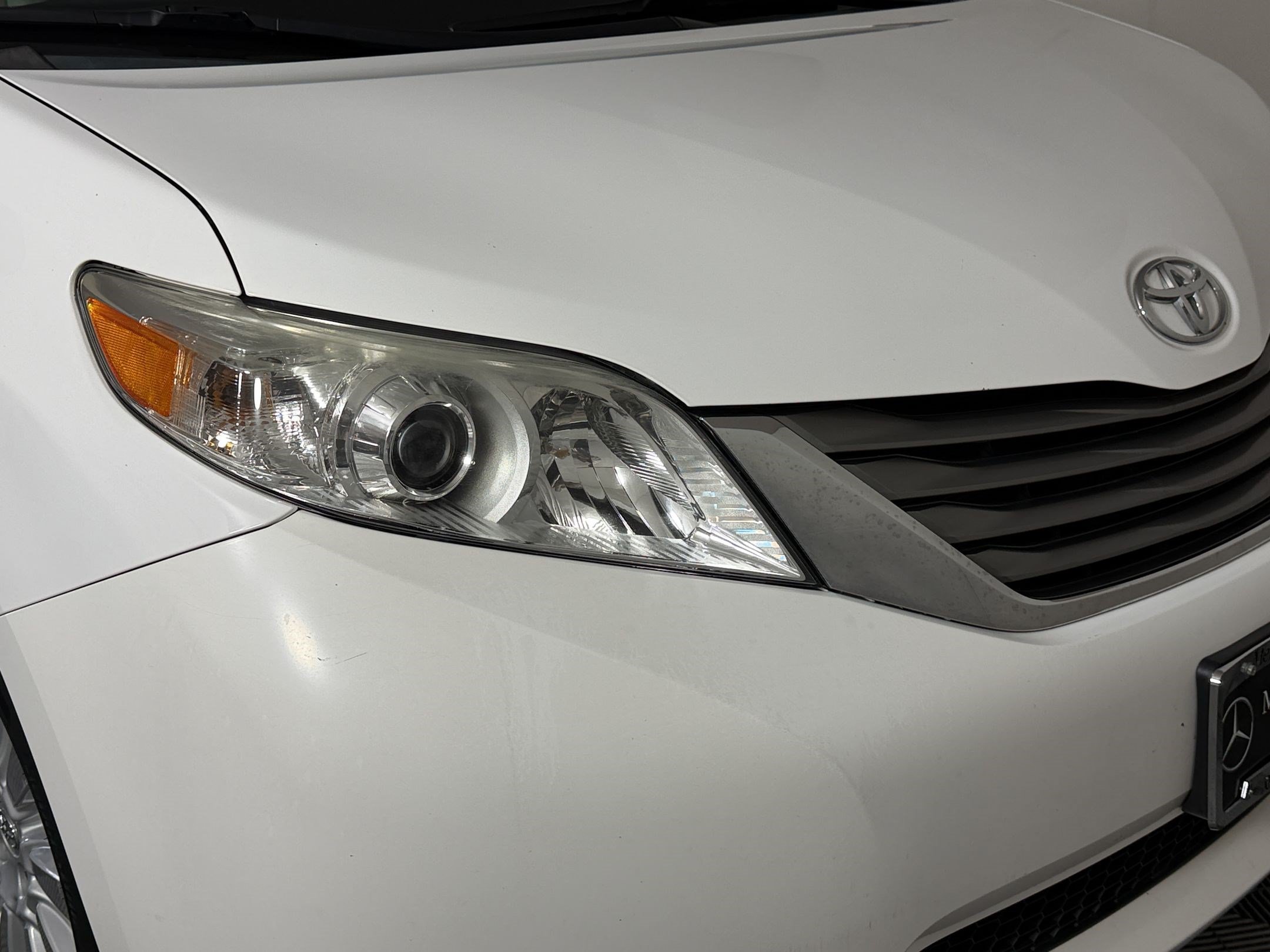 Used 2013 Toyota Sienna XLE w/ Premium Pkg AWD/4WD image 12