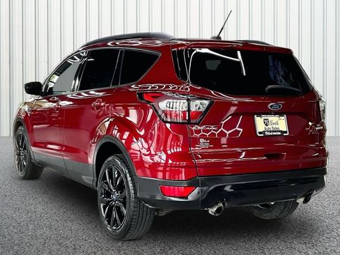 Used 2017 Ford Escape SE w/ SE Sport Appearance Package FWD image 4