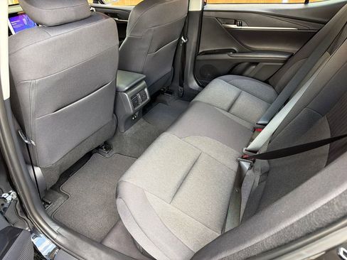 Used 2025 Toyota Camry LE w/ Convenience Package image 30